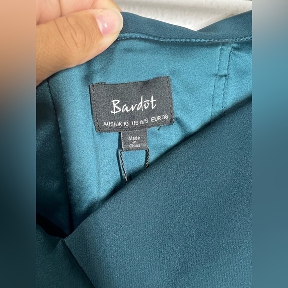 NWT BARDOT Bella Off The Shoulder Dress - Picture 6 of 8